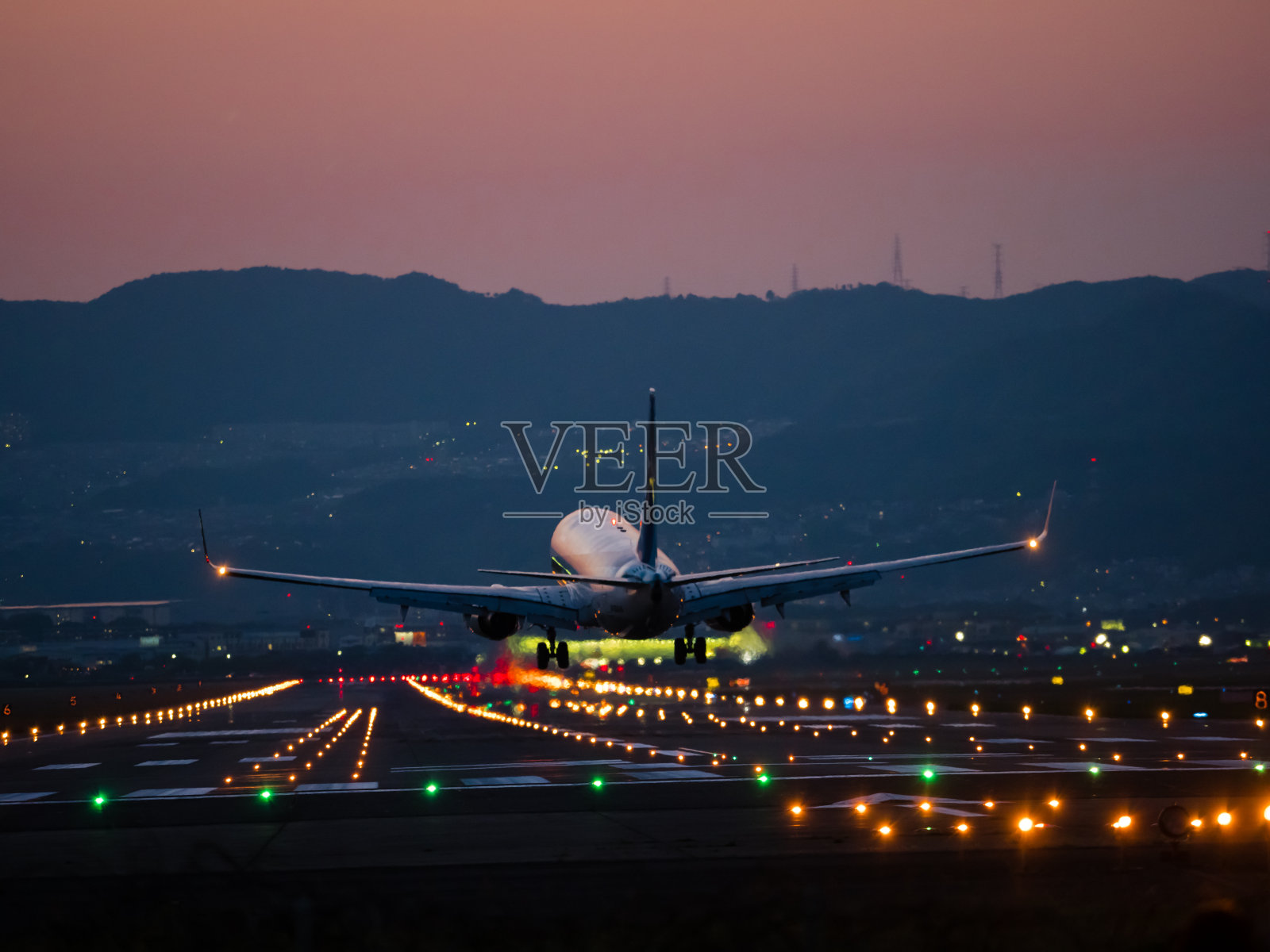 降落在大阪国际机场照片摄影图片