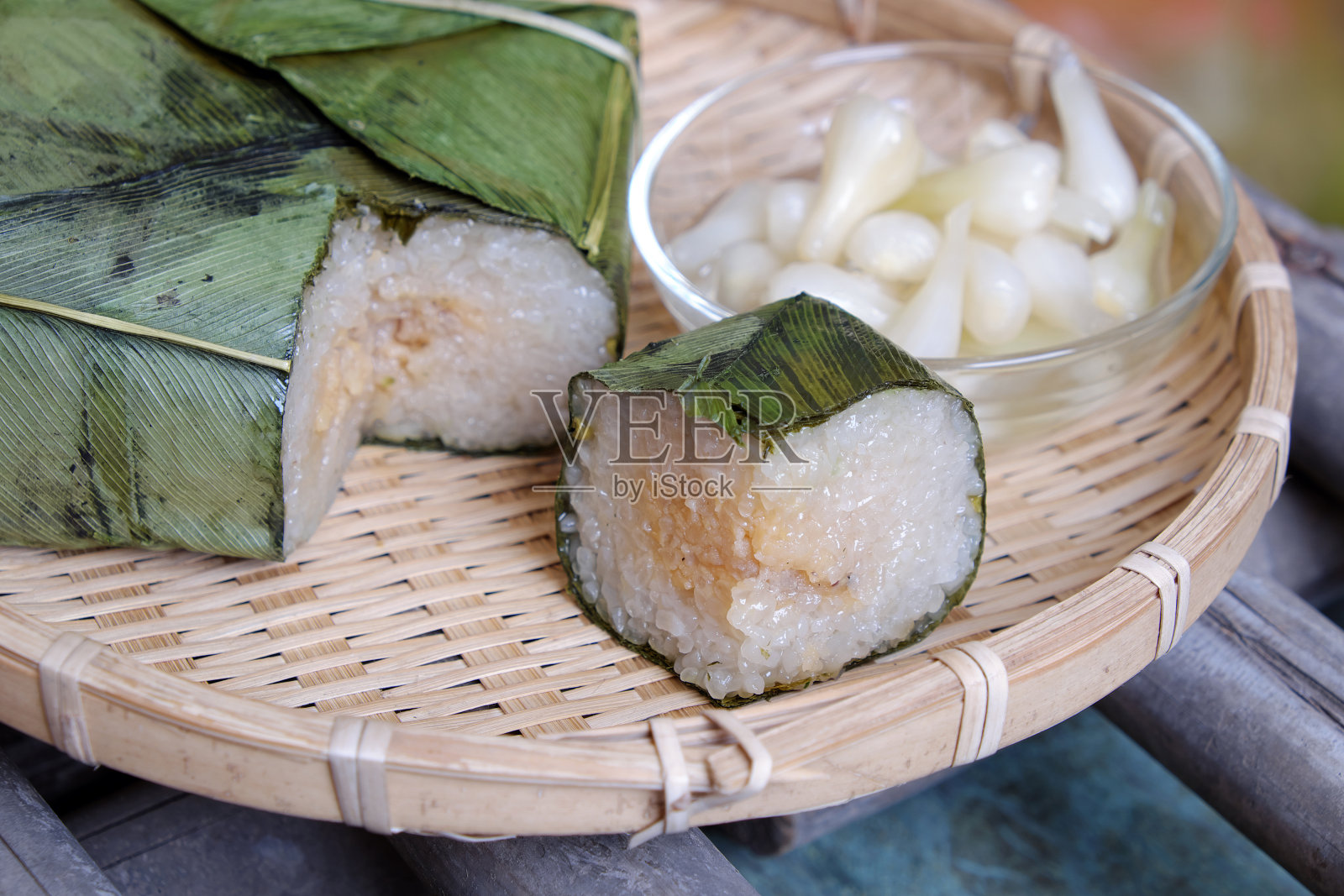 越南菜，Tet, banh chung，传统食物照片摄影图片