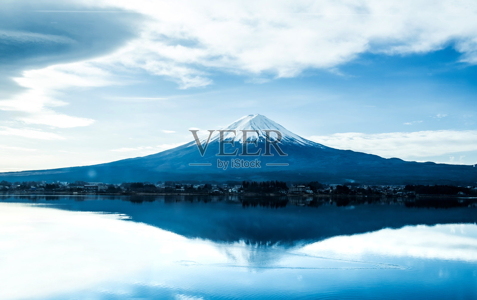 富士山蓝天，日本山水照片摄影图片