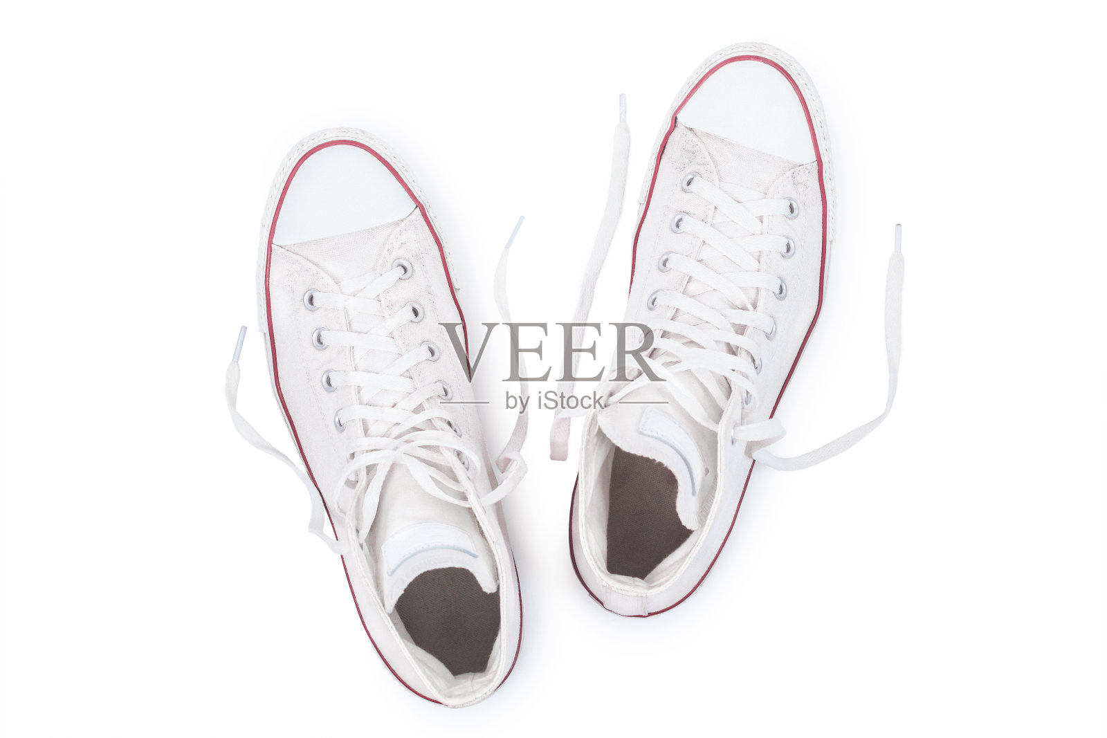 经典的白色运动鞋与解开的鞋带孤立在白色背景顶视图照片摄影图片