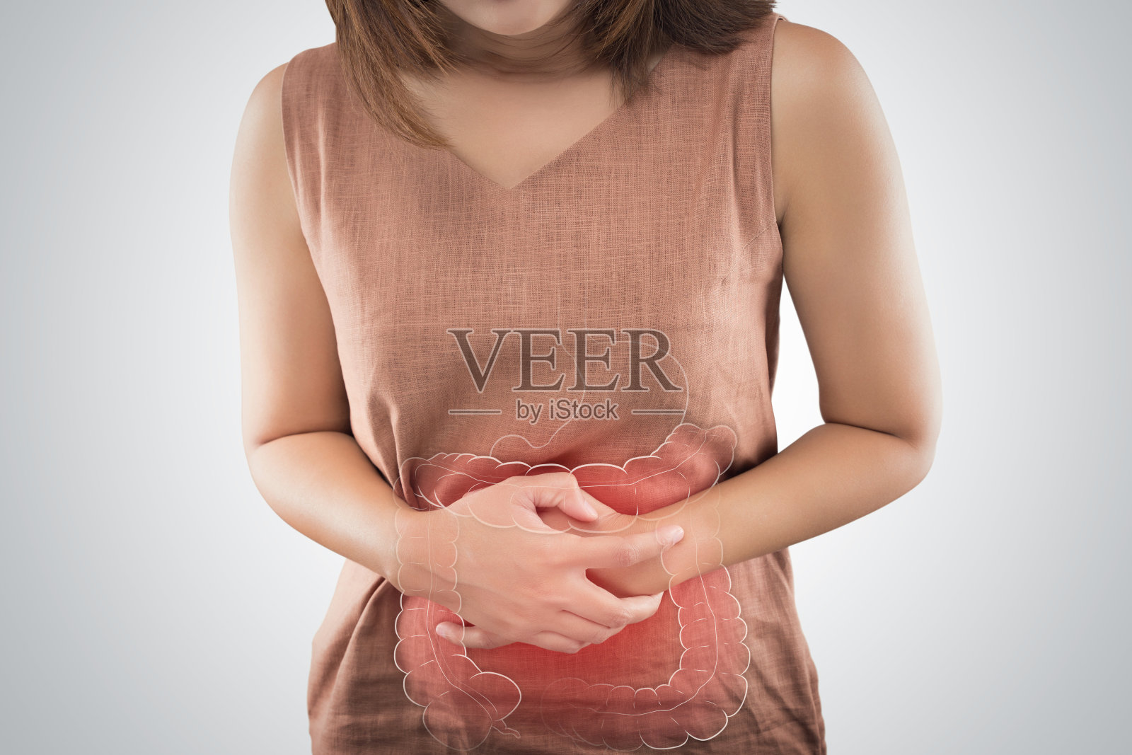 大肠的照片是在女人的身体上。人们的胃痛问题概念。女性解剖照片摄影图片