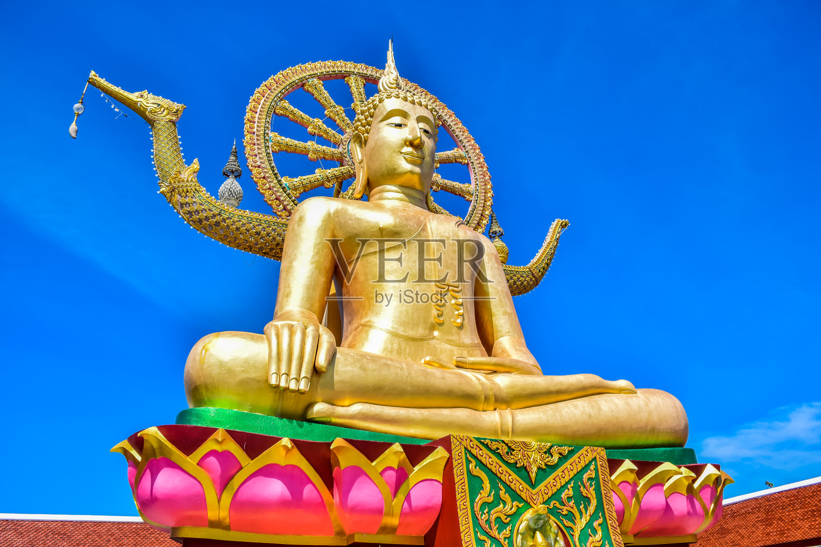 泰国苏梅岛著名旅游景点之一的雅艾寺佛寺大佛雕像照片摄影图片