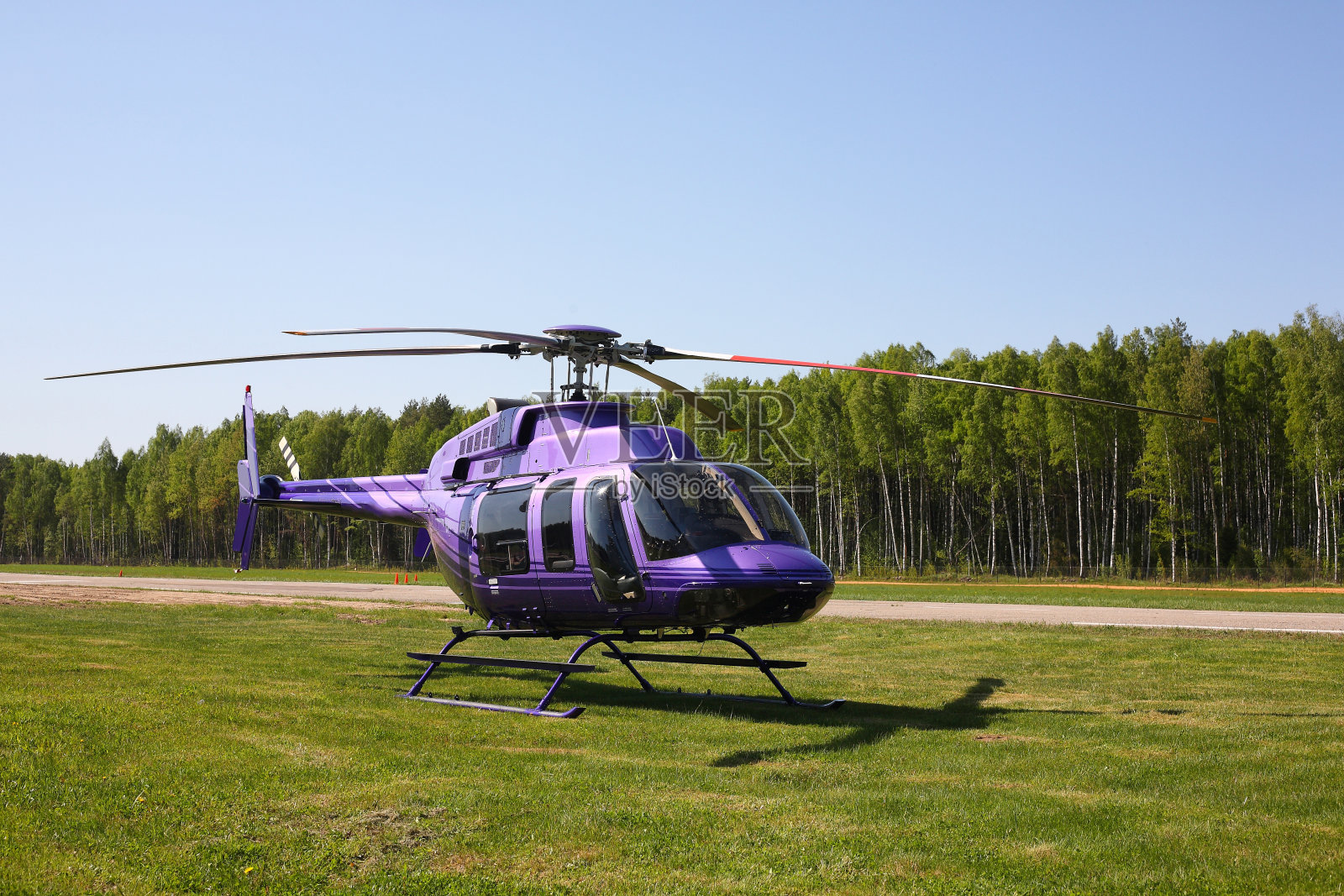 飞机-紫色直升机正面视图照片摄影图片