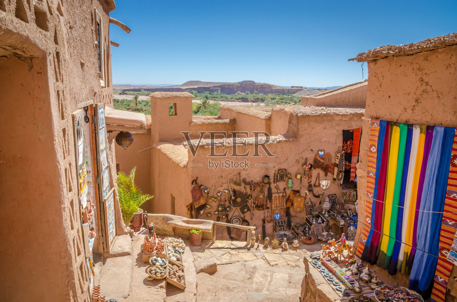 摩洛哥沙漠中的卡斯巴·艾特·本·哈杜狭窄的街道照片摄影图片