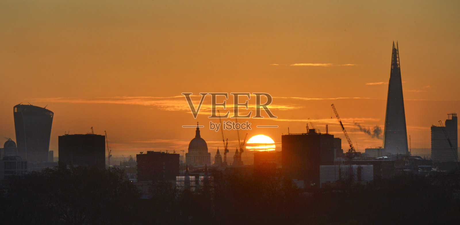 伦敦城市的黎明照片摄影图片