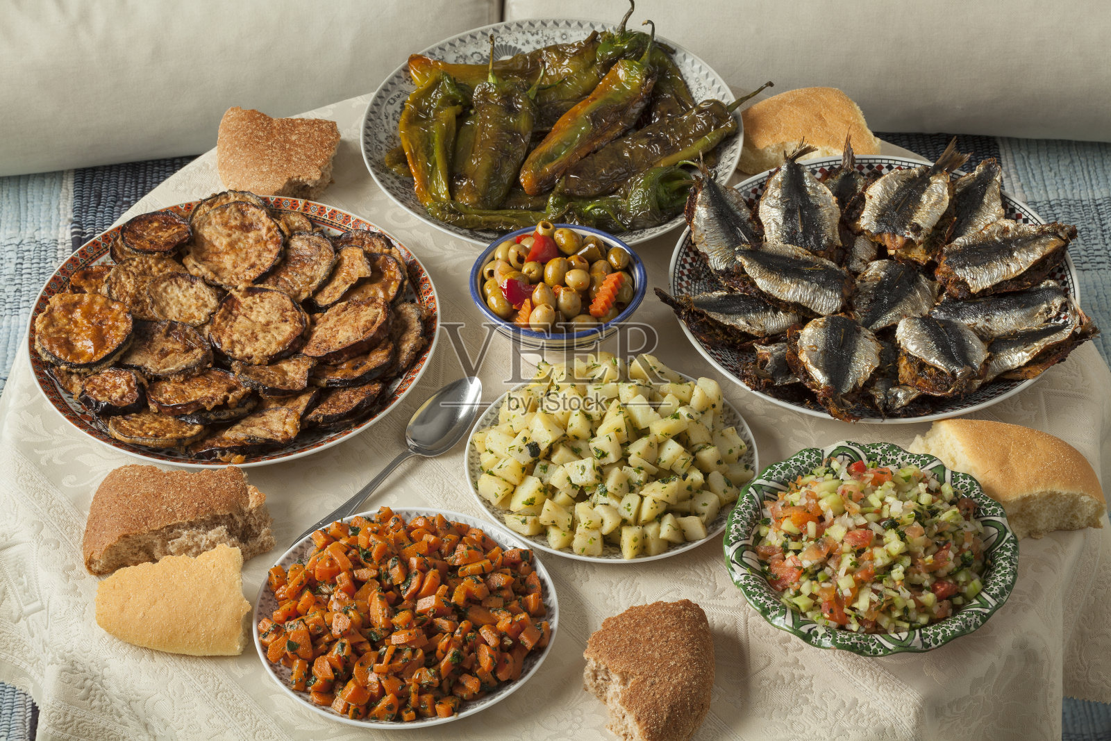 摩洛哥餐配各种菜肴照片摄影图片