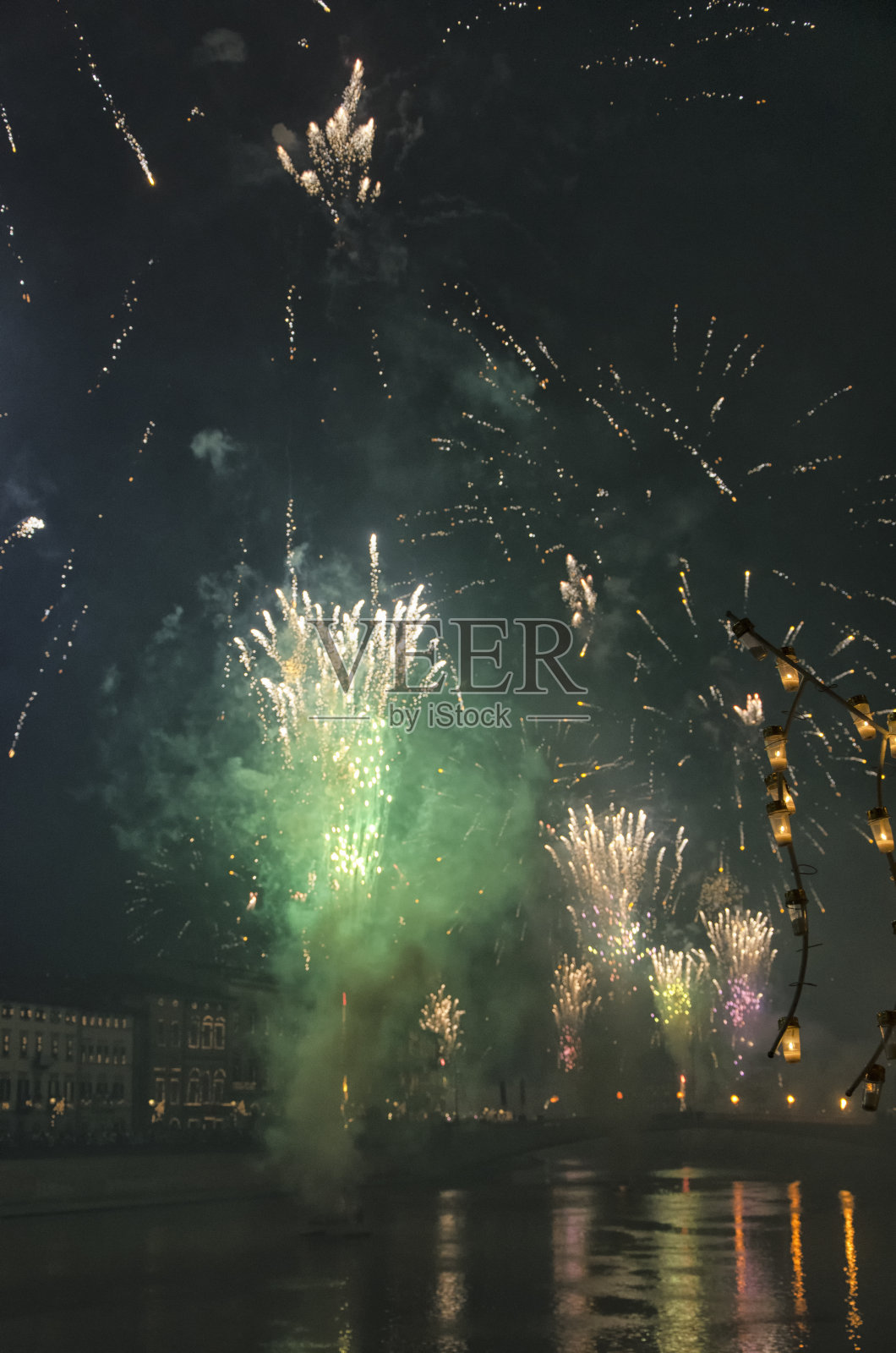比萨的新年焰火照片摄影图片