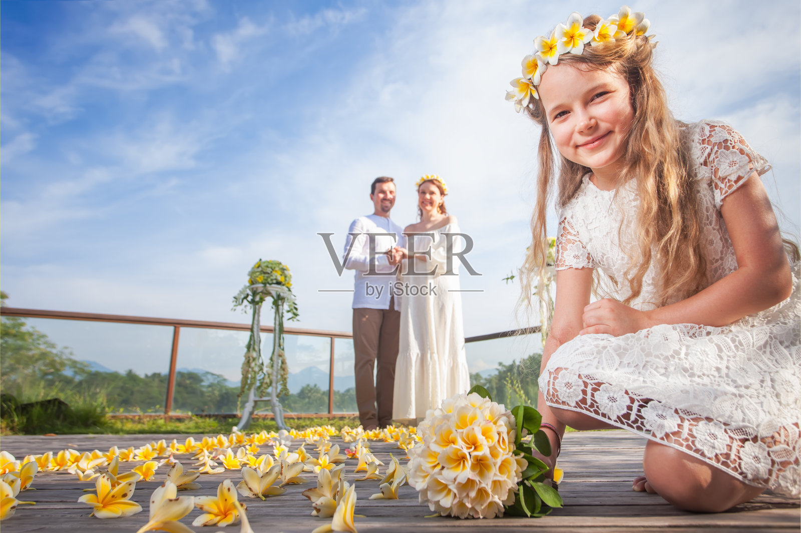 新婚夫妇喜结连理，乌布举行婚礼照片摄影图片