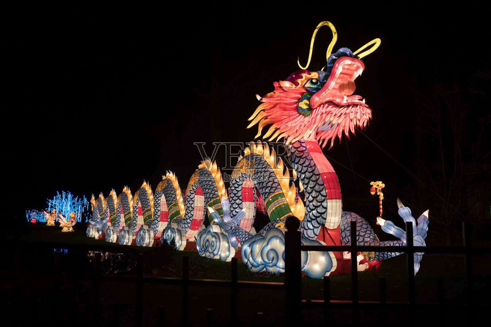 中国元宵节上的龙照片摄影图片