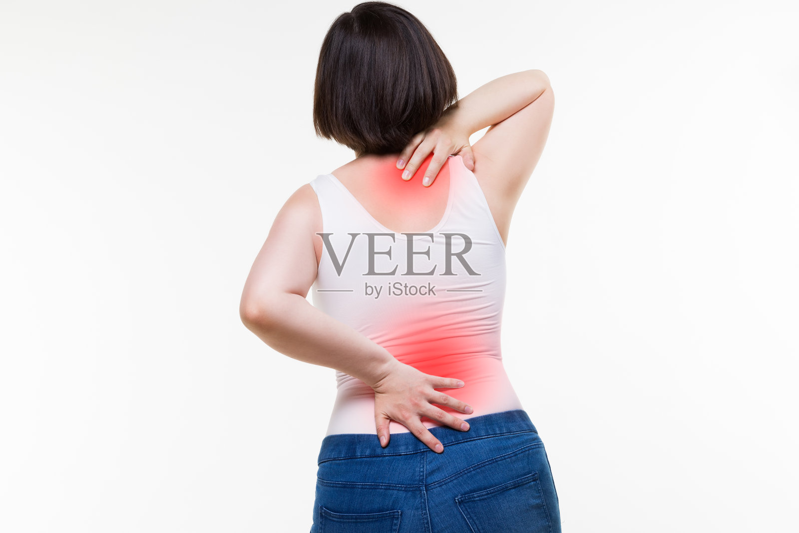 背痛，背痛的女人在白色背景上照片摄影图片