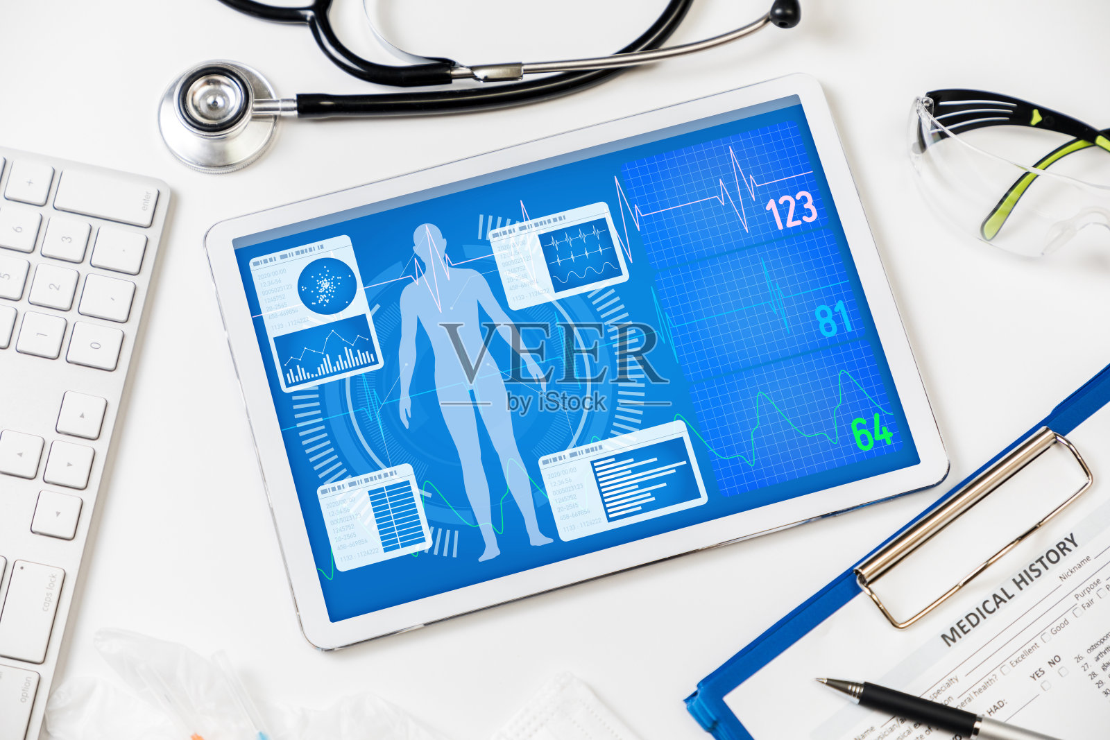生命体征监护仪在平板电脑，医疗技术概念照片摄影图片