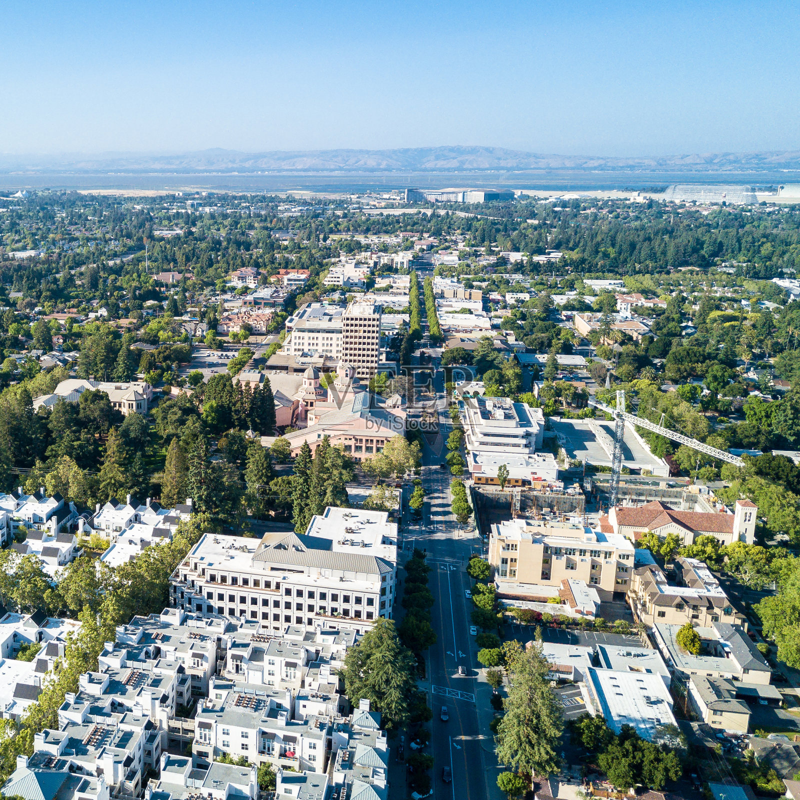 加州市区山景的鸟瞰图照片摄影图片
