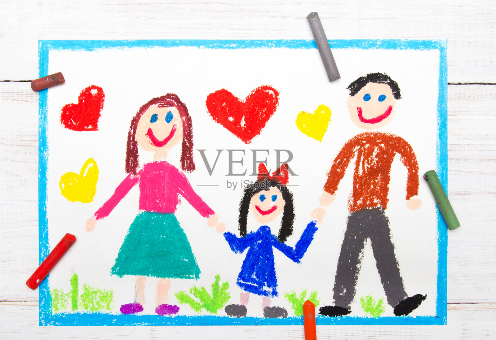 彩绘:幸福家庭。母亲，父亲和女儿照片摄影图片