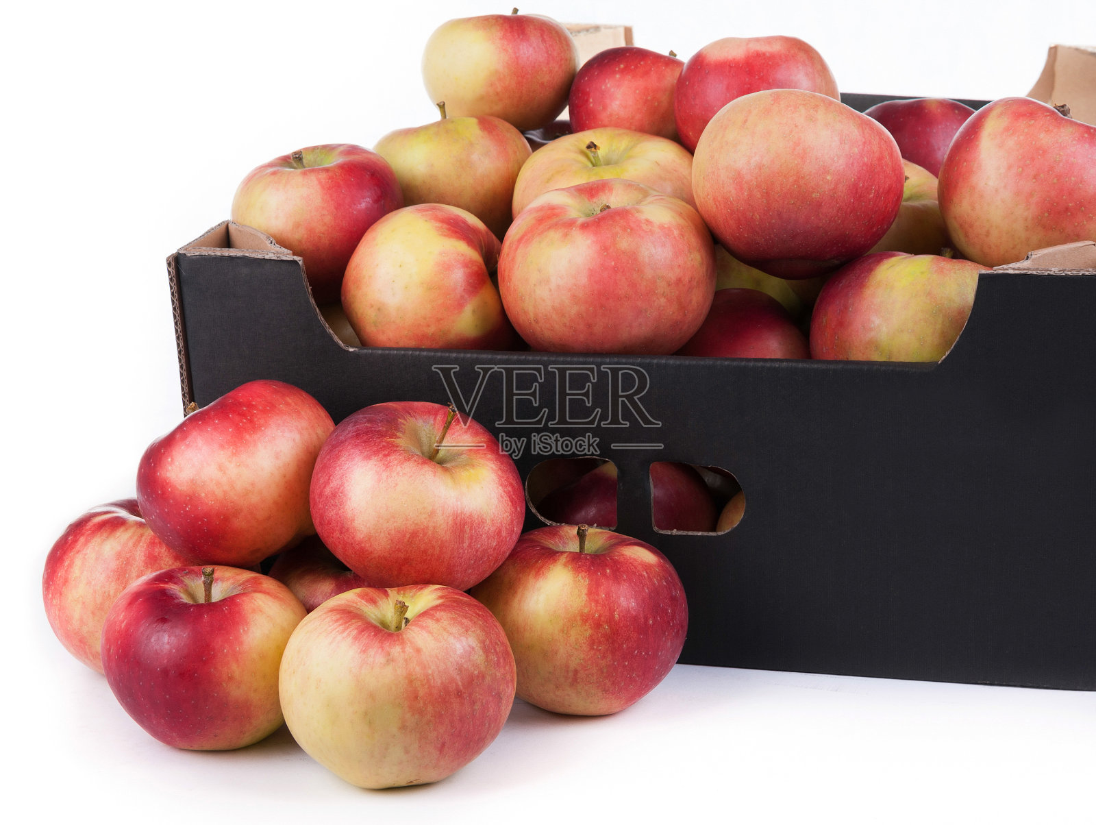 一盒准备出售的Lobo苹果在白色的背景照片摄影图片