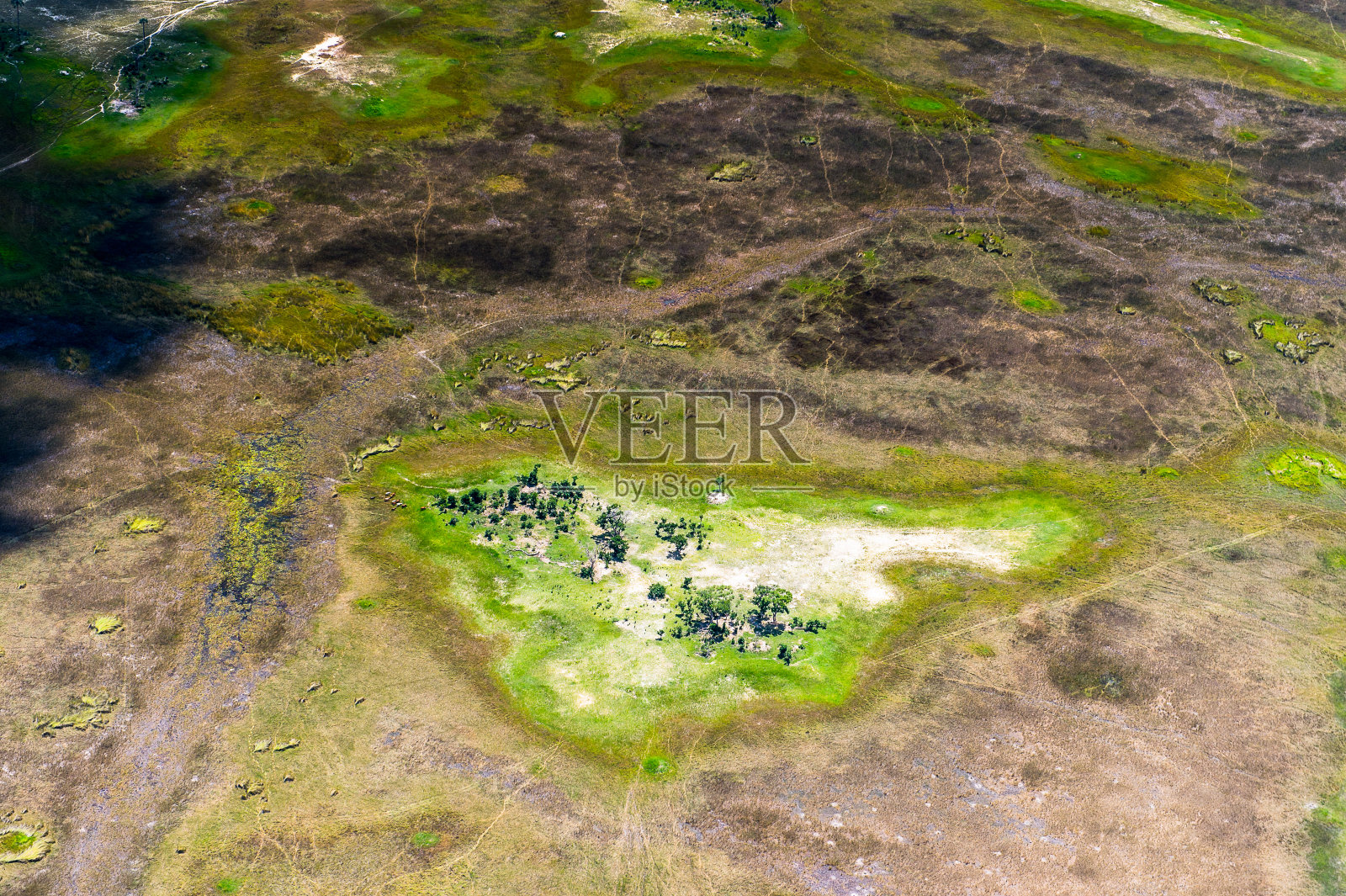 美丽的奥卡万戈三角洲(奥卡万戈草原)鸟瞰图，非洲七大自然奇观之一，博茨瓦纳照片摄影图片