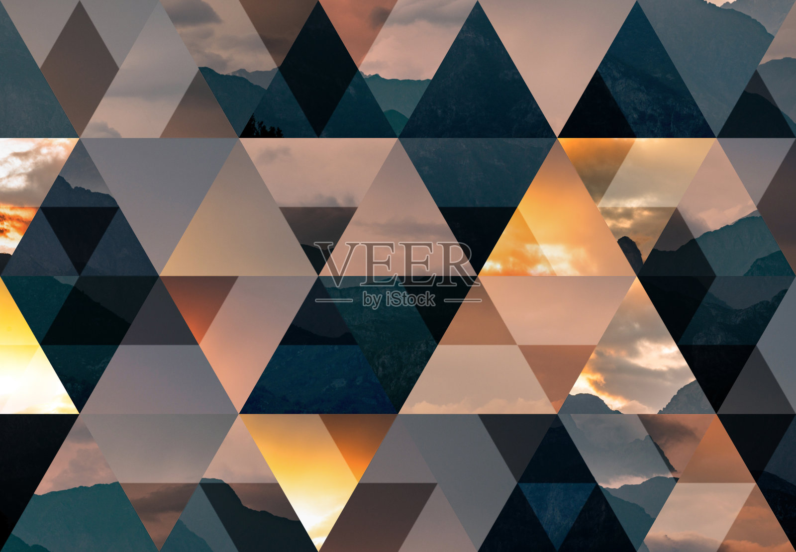抽象的三角形马赛克背景:黄昏的意大利阿尔卑斯山照片摄影图片