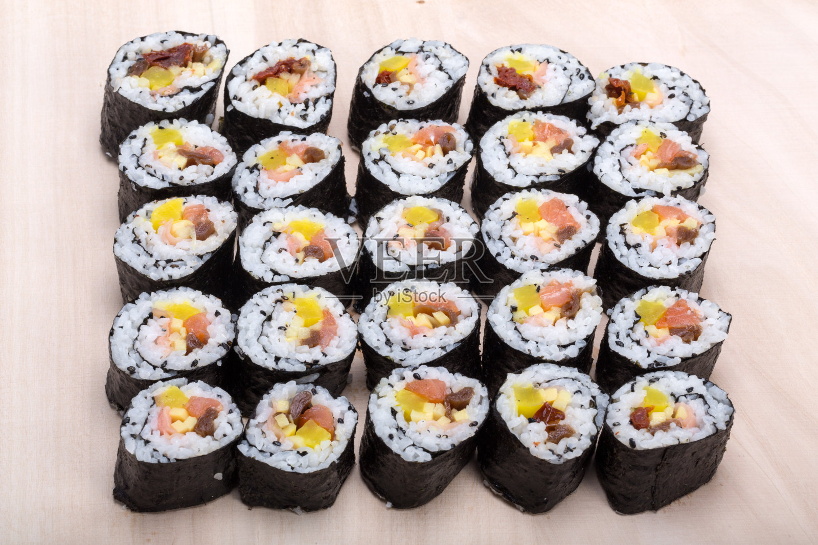 寿司新鲜的寿司卷照片摄影图片