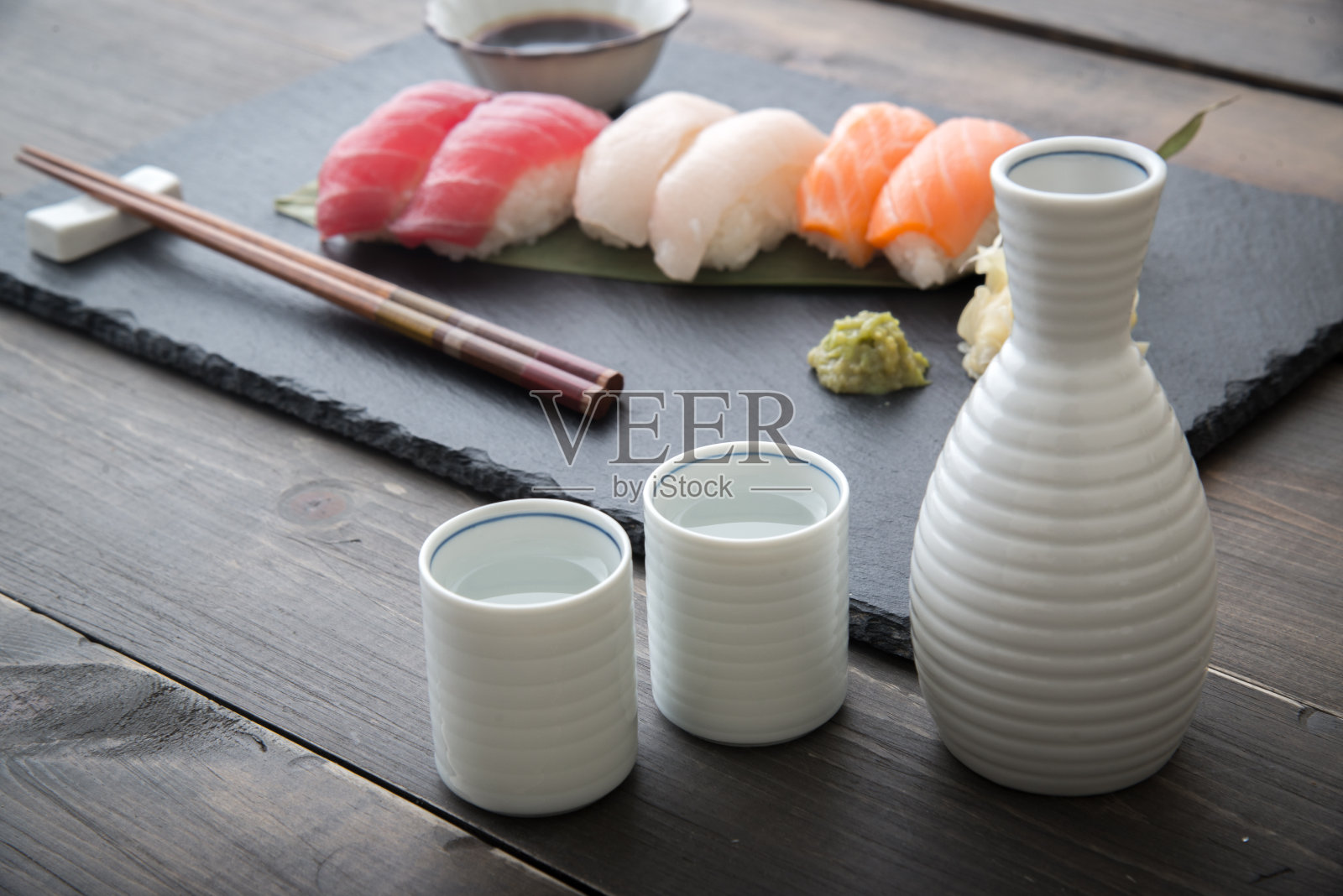 日本清酒寿司照片摄影图片