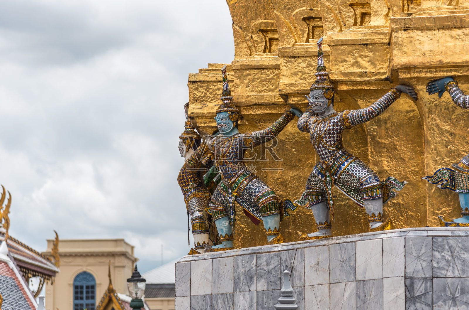 佛寺，通常在官方称为佛寺Si Rattana Satsadaram作为最著名的旅游景点和最神圣的佛教寺庙(Wat)在泰国。照片摄影图片