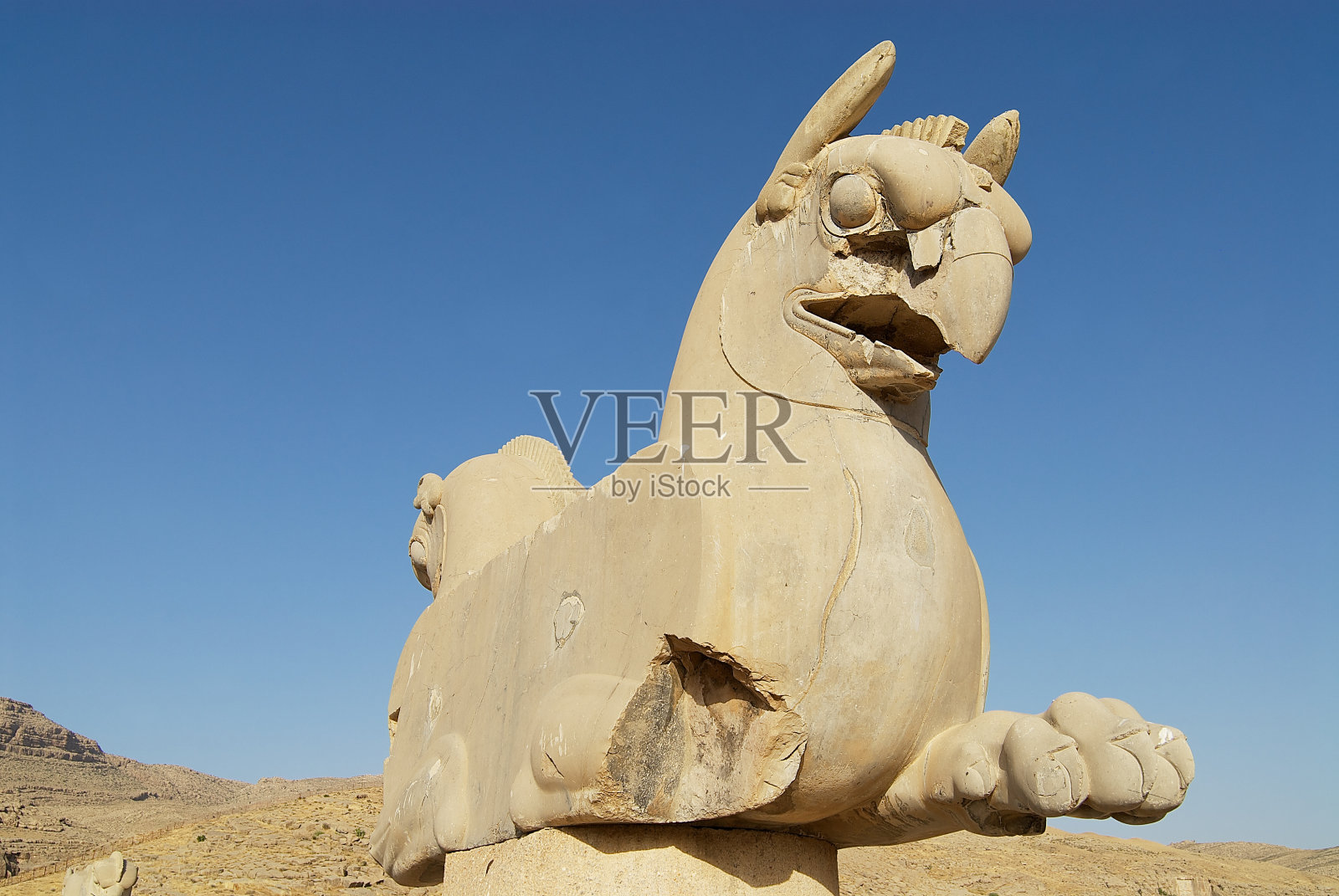 伊朗波斯波利斯古城的双头狮鹫雕像。照片摄影图片