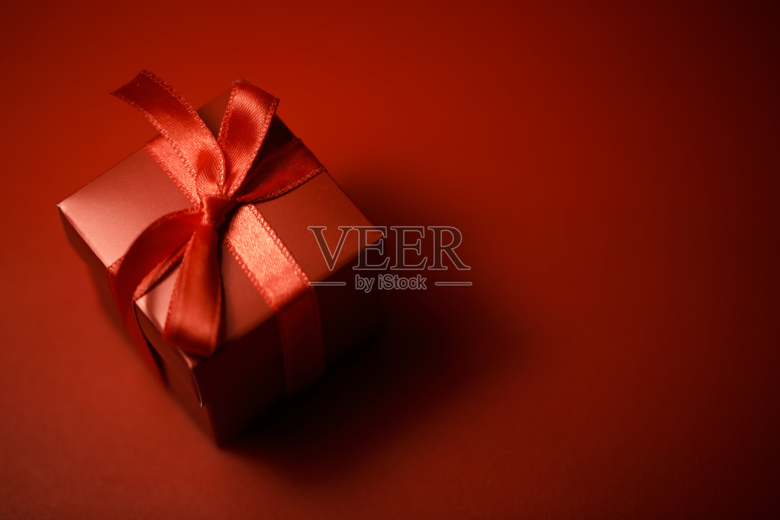红色的礼品盒照片摄影图片