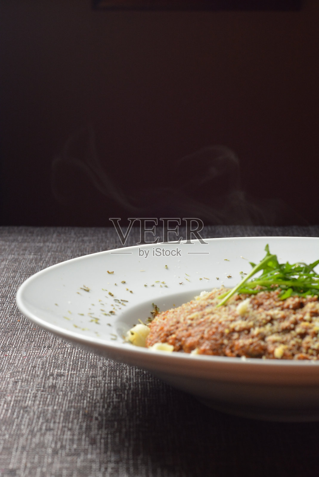 美味的意大利番茄牛肉面照片摄影图片