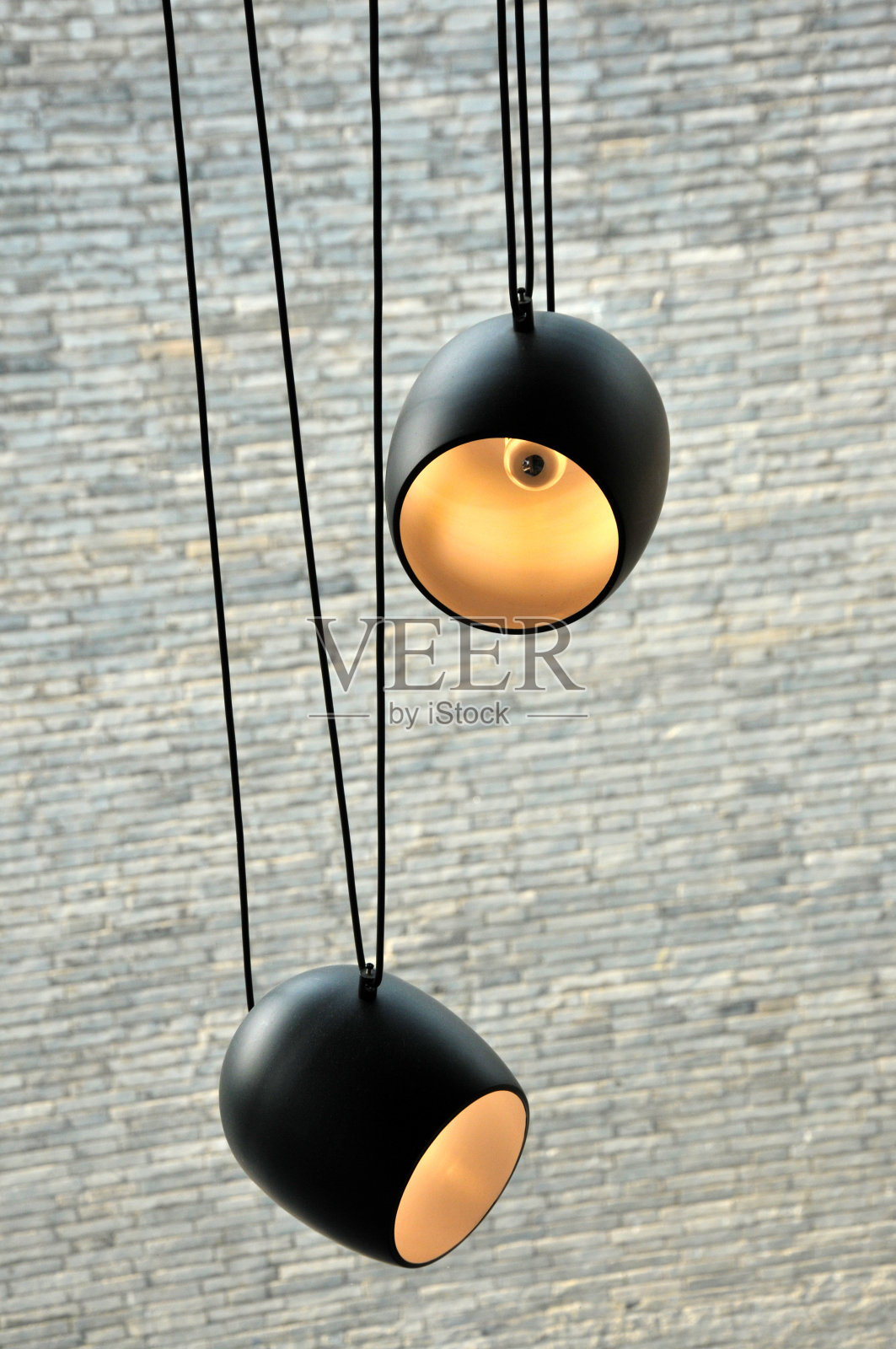 中国酒吧和中国寺庙天花板上悬挂的灯球照片摄影图片