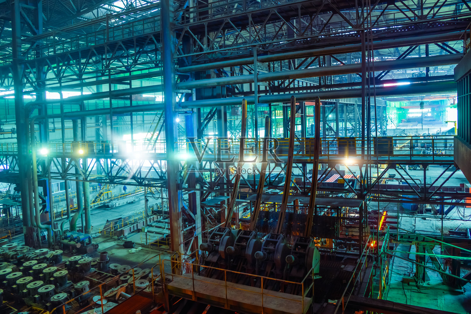 钢铁厂的车间照片摄影图片
