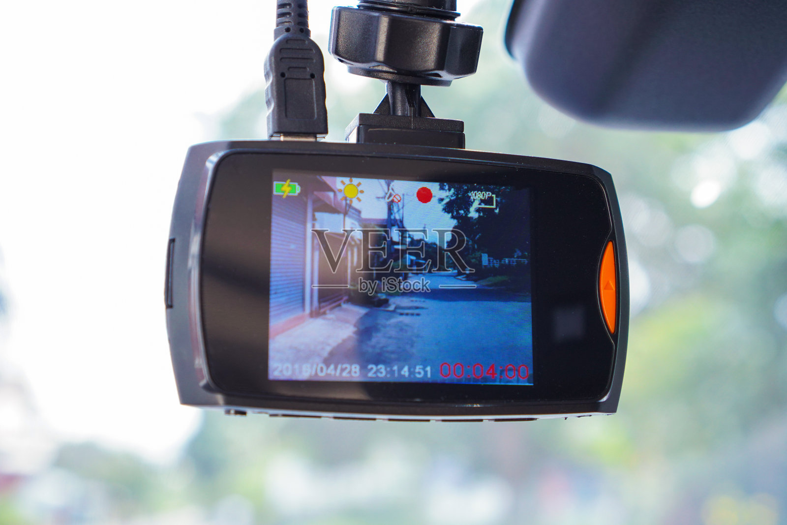 行车监控摄像头，保证行车安全。相机态记录器照片摄影图片