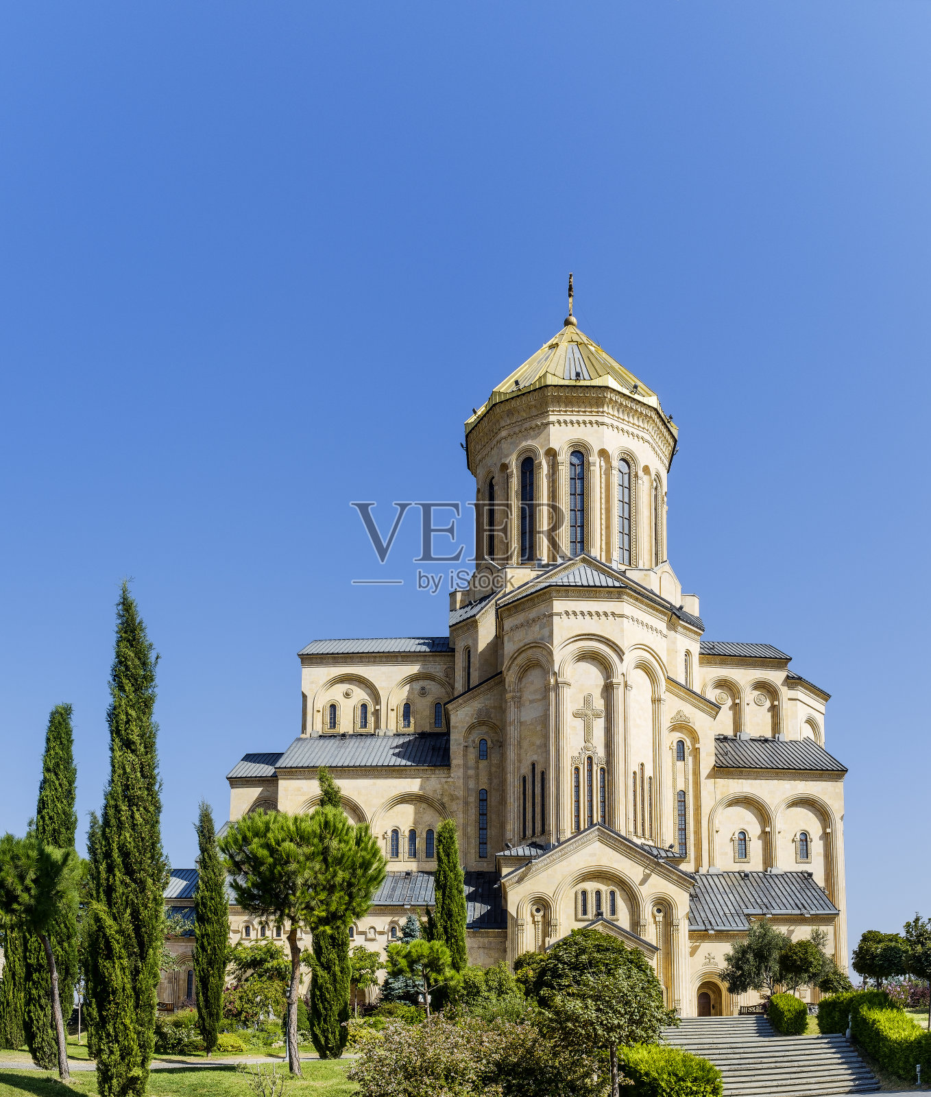 俯瞰格鲁吉亚第比利斯的萨米巴大教堂照片摄影图片