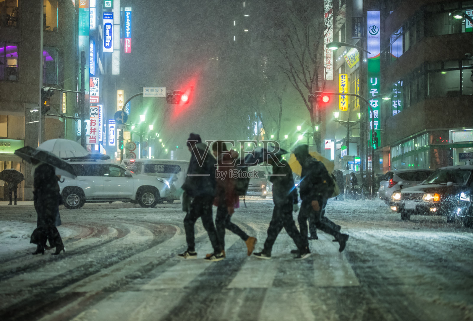 东京遭遇大雪天气照片摄影图片