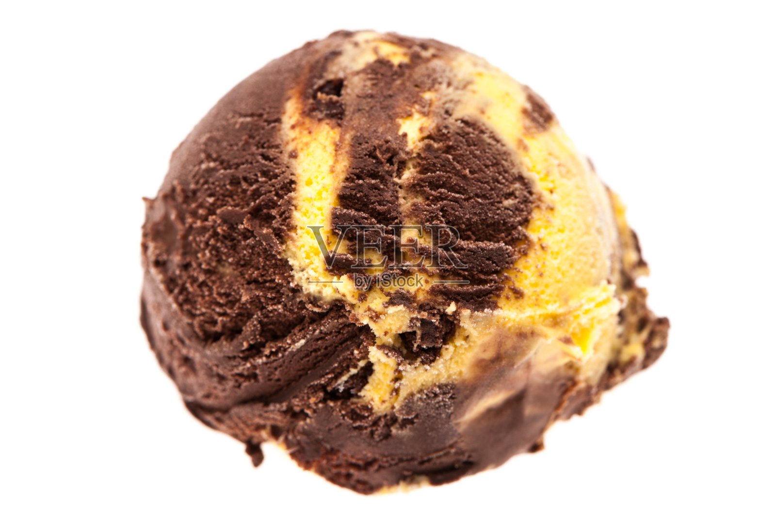混合勺的巧克力和香草冰淇淋孤立在白色的背景照片摄影图片