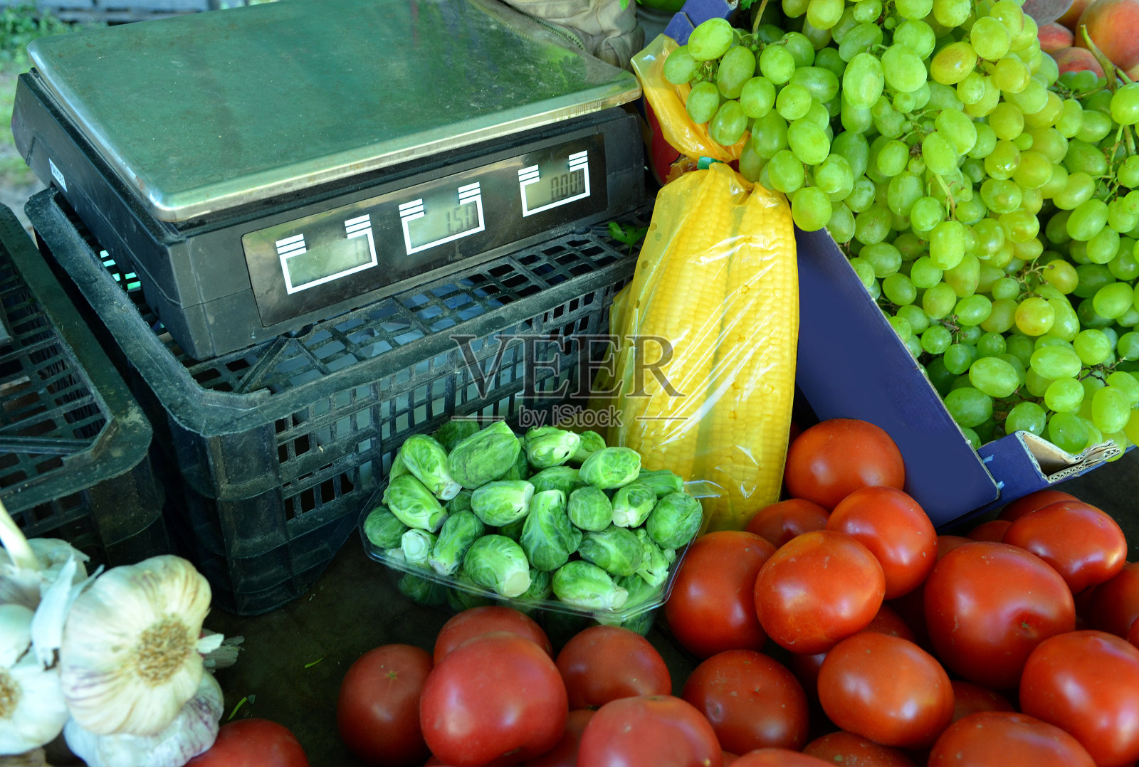 农贸市场的新鲜有机蔬菜。照片摄影图片