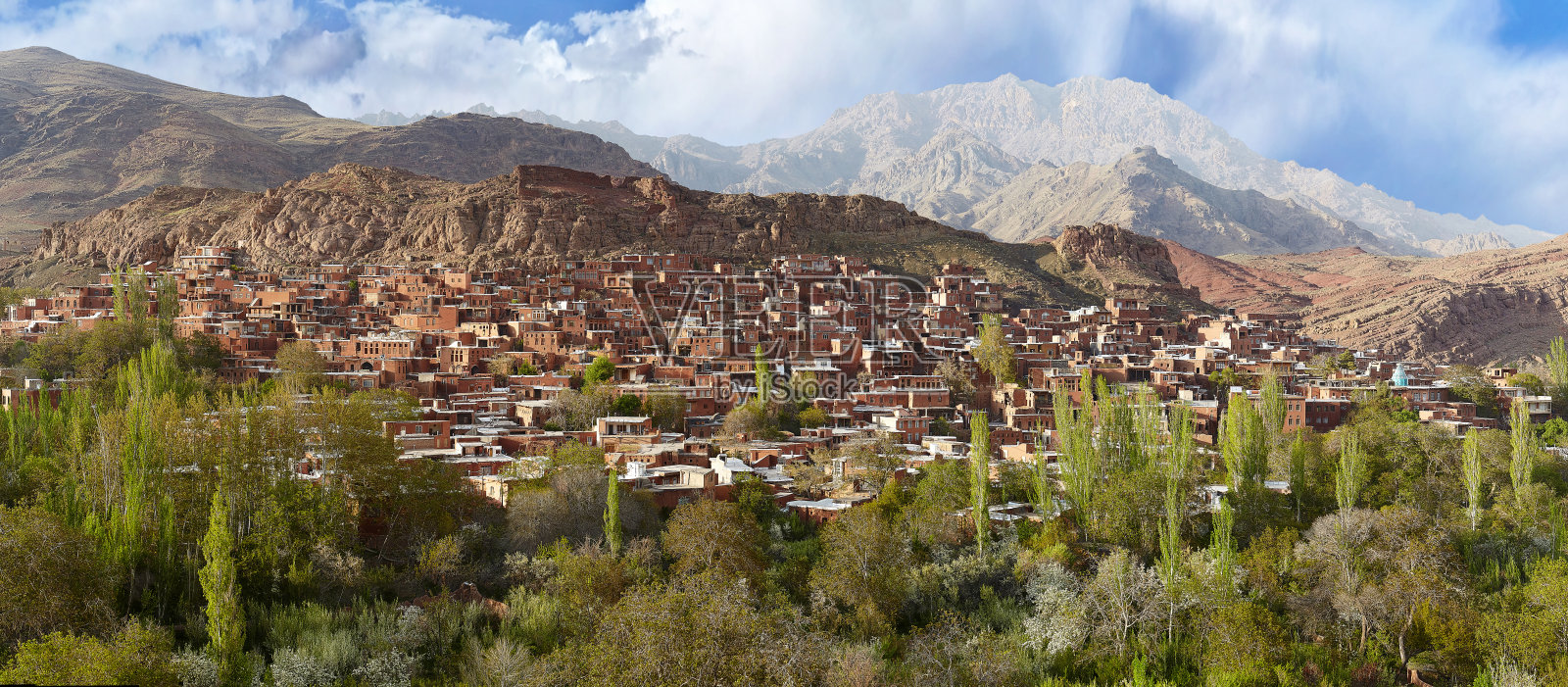 伊朗伊斯法罕省Abyaneh村全景。照片摄影图片
