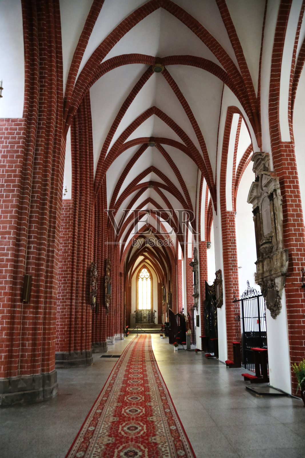 弗罗茨瓦夫的哥特式圣伊丽莎白教堂内部照片摄影图片
