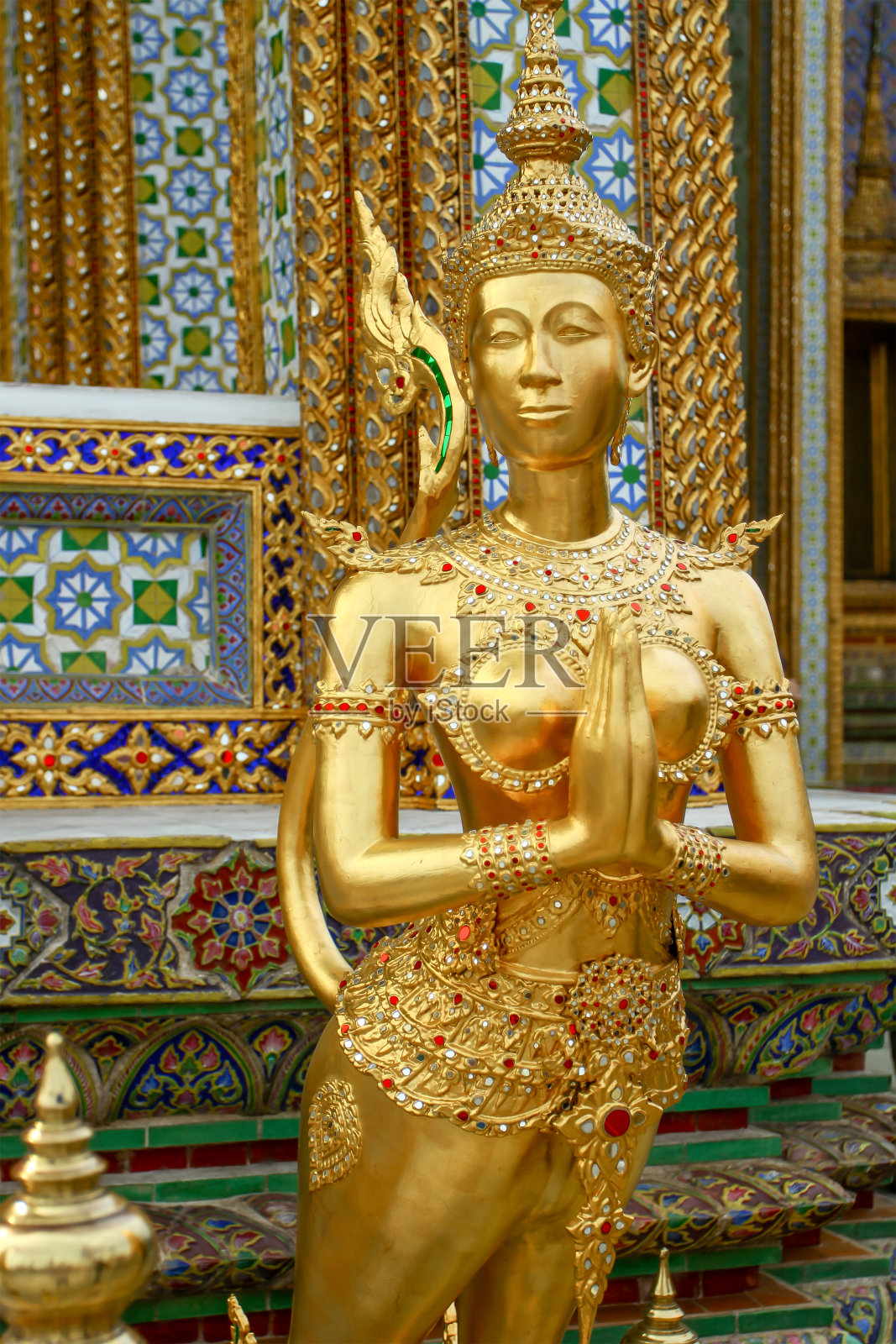 在泰国曼谷，翡翠佛像，玉佛寺雕像照片摄影图片