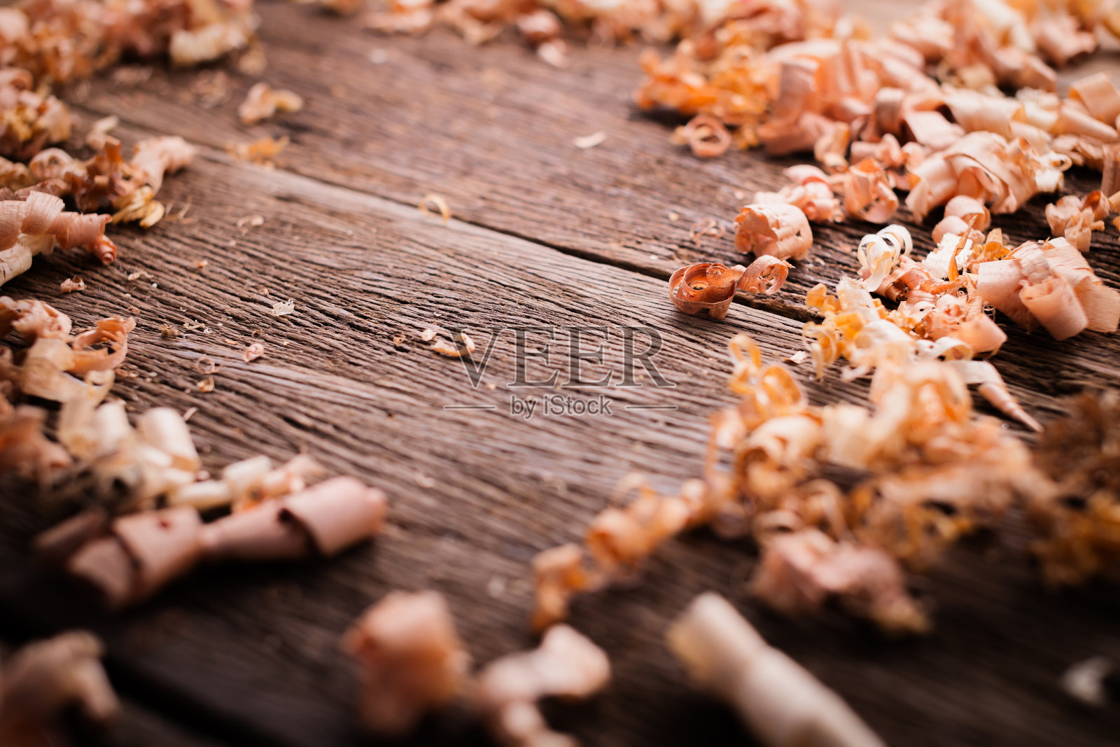 木头锯末在老旧的木制背景与免费拷贝空间照片摄影图片