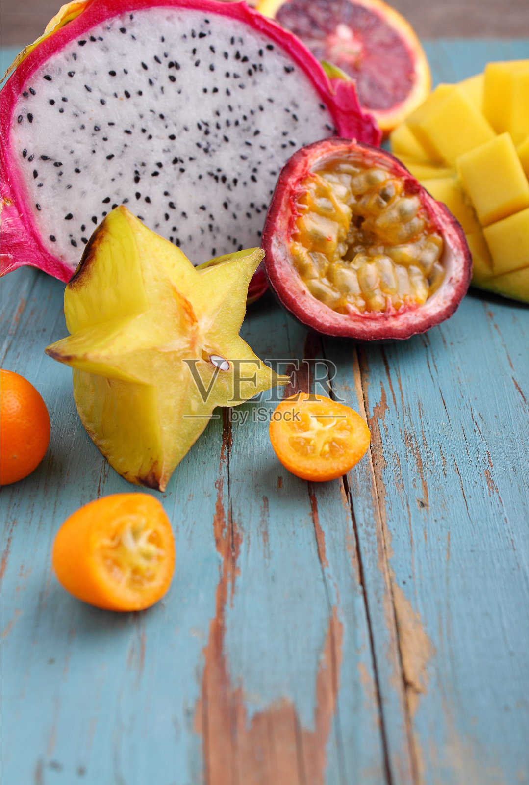 异国水果(芒果、百香果、杨桃、橙子、金桔、火龙果)照片摄影图片