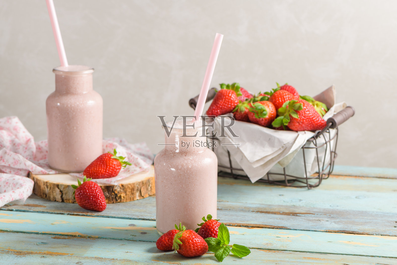 健康的草莓奶昔照片摄影图片