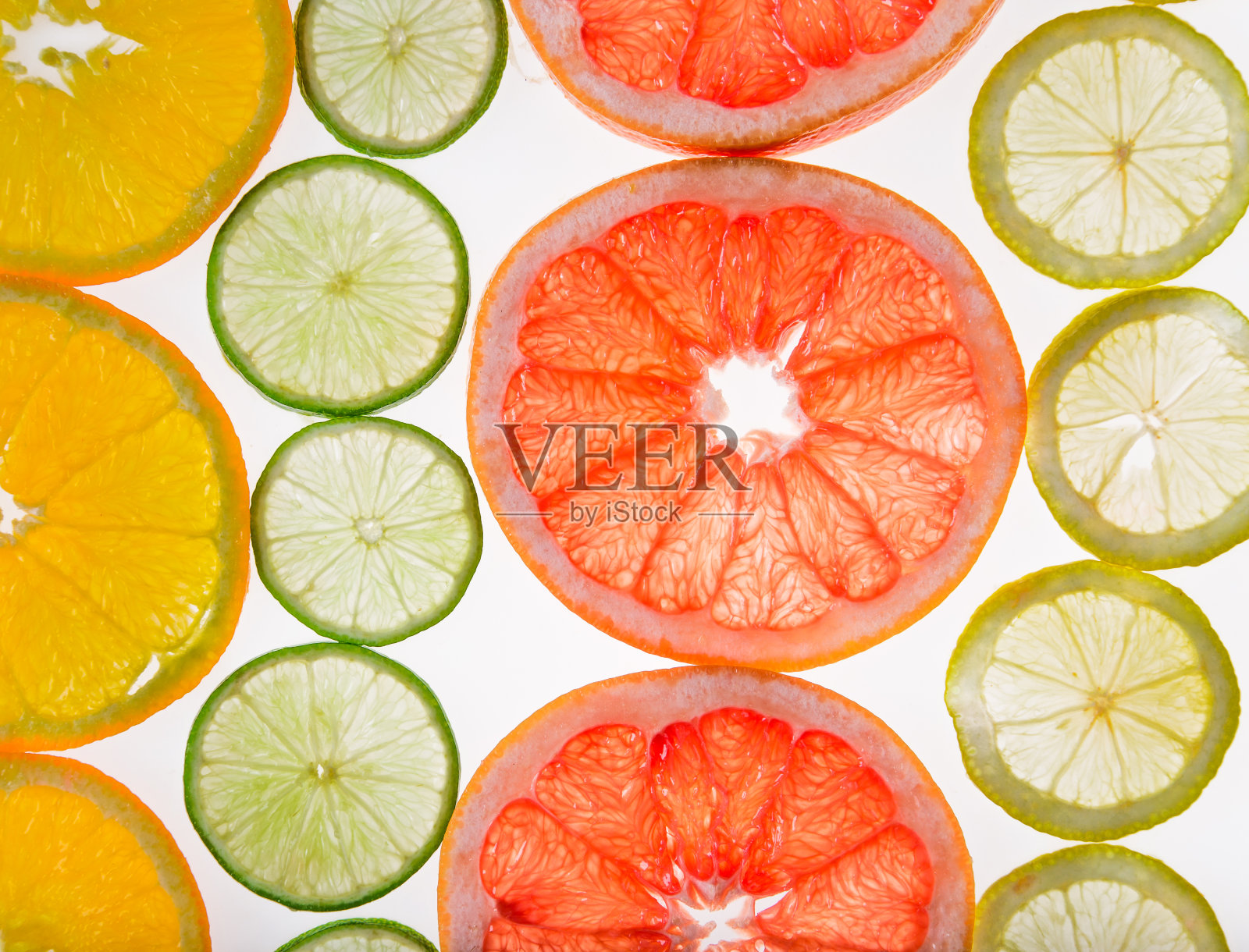 鲜亮的柑橘片，背光透明的水果照片摄影图片