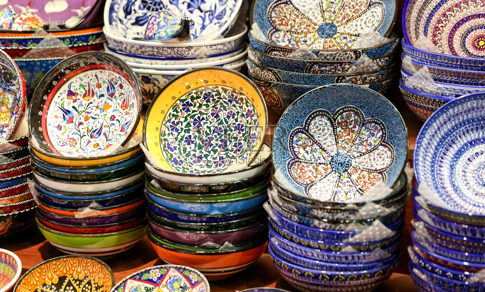 土耳其伊斯坦布尔大巴扎的土耳其陶瓷照片摄影图片