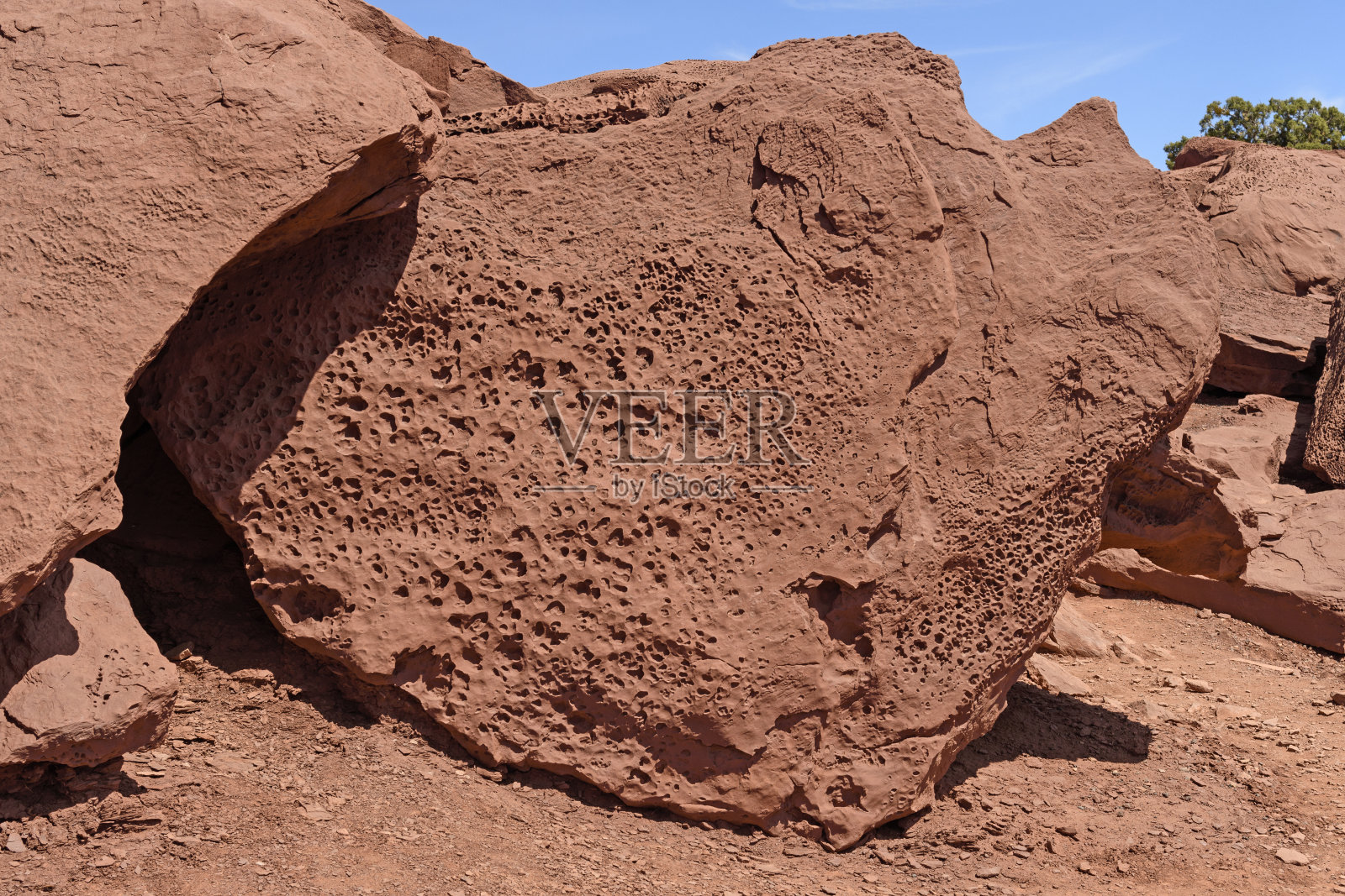 沙漠中的麻袋砂岩照片摄影图片
