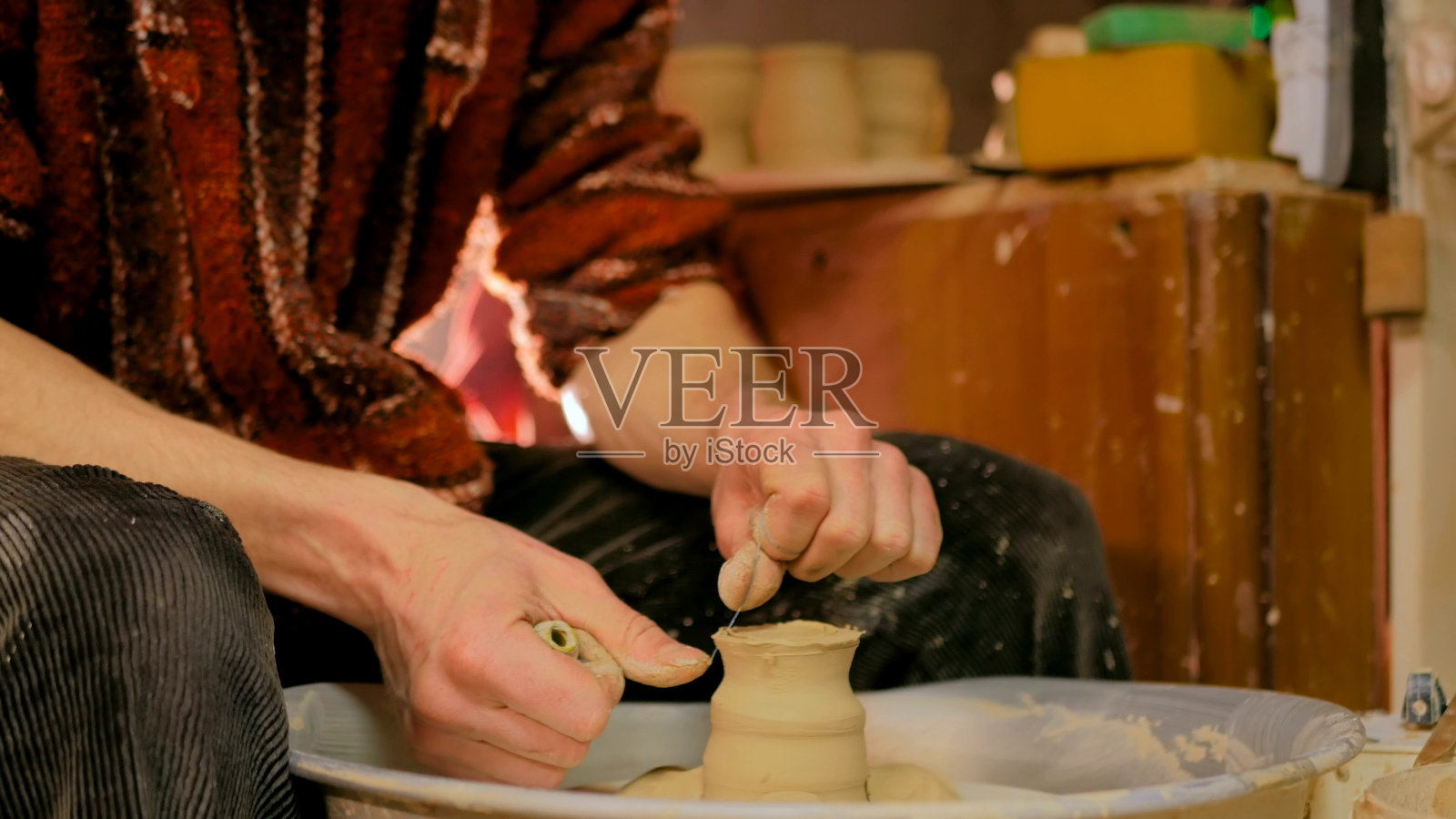 陶瓷工坊专业陶雕杯配专用工具照片摄影图片
