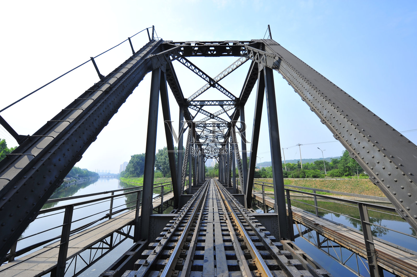 铁路桥钢结构照片摄影图片