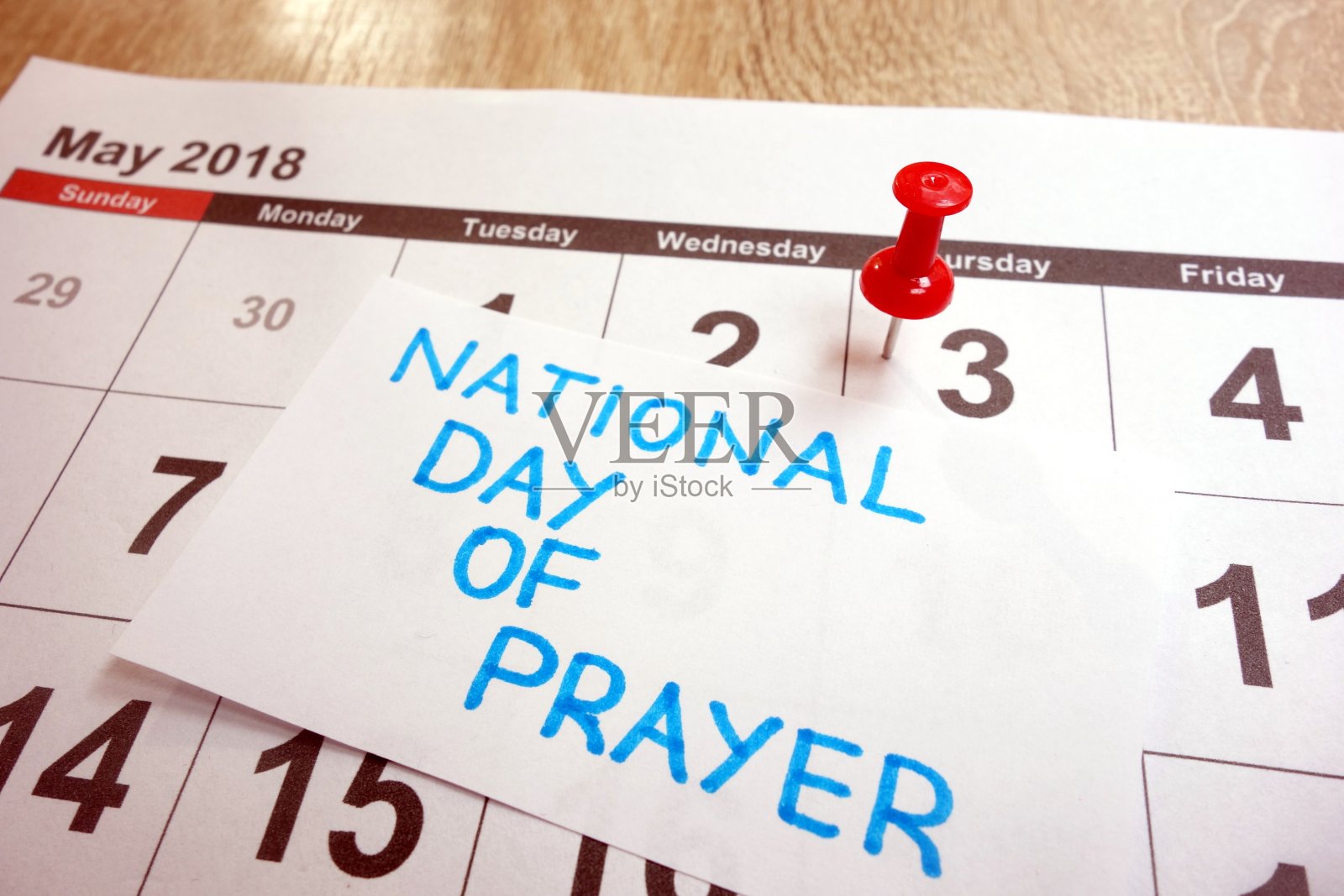 国庆节的祈祷日标记在日历上照片摄影图片