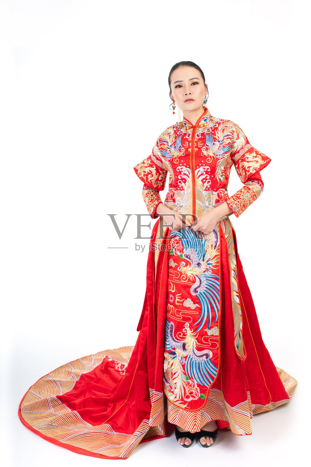 穿着传统婚纱的亚洲华人照片摄影图片
