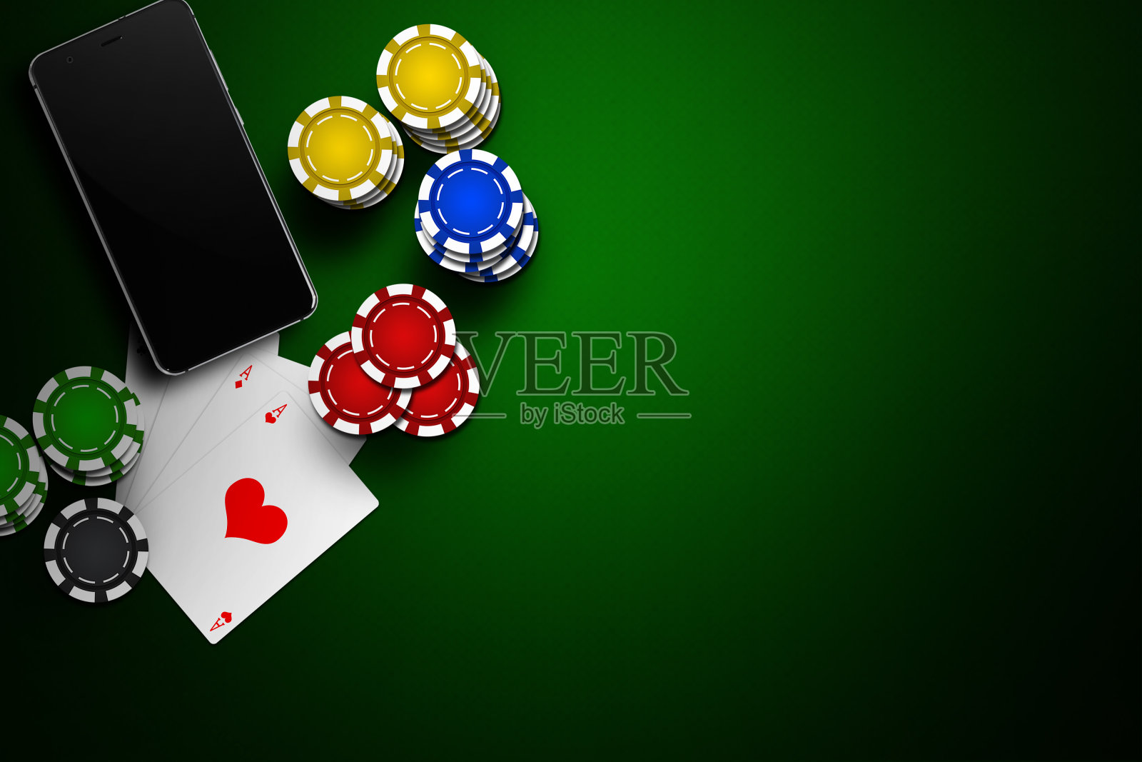 在线赌场，手机赌场，手机，筹码卡在绿色背景上。赌博游戏。从以上观点。照片摄影图片