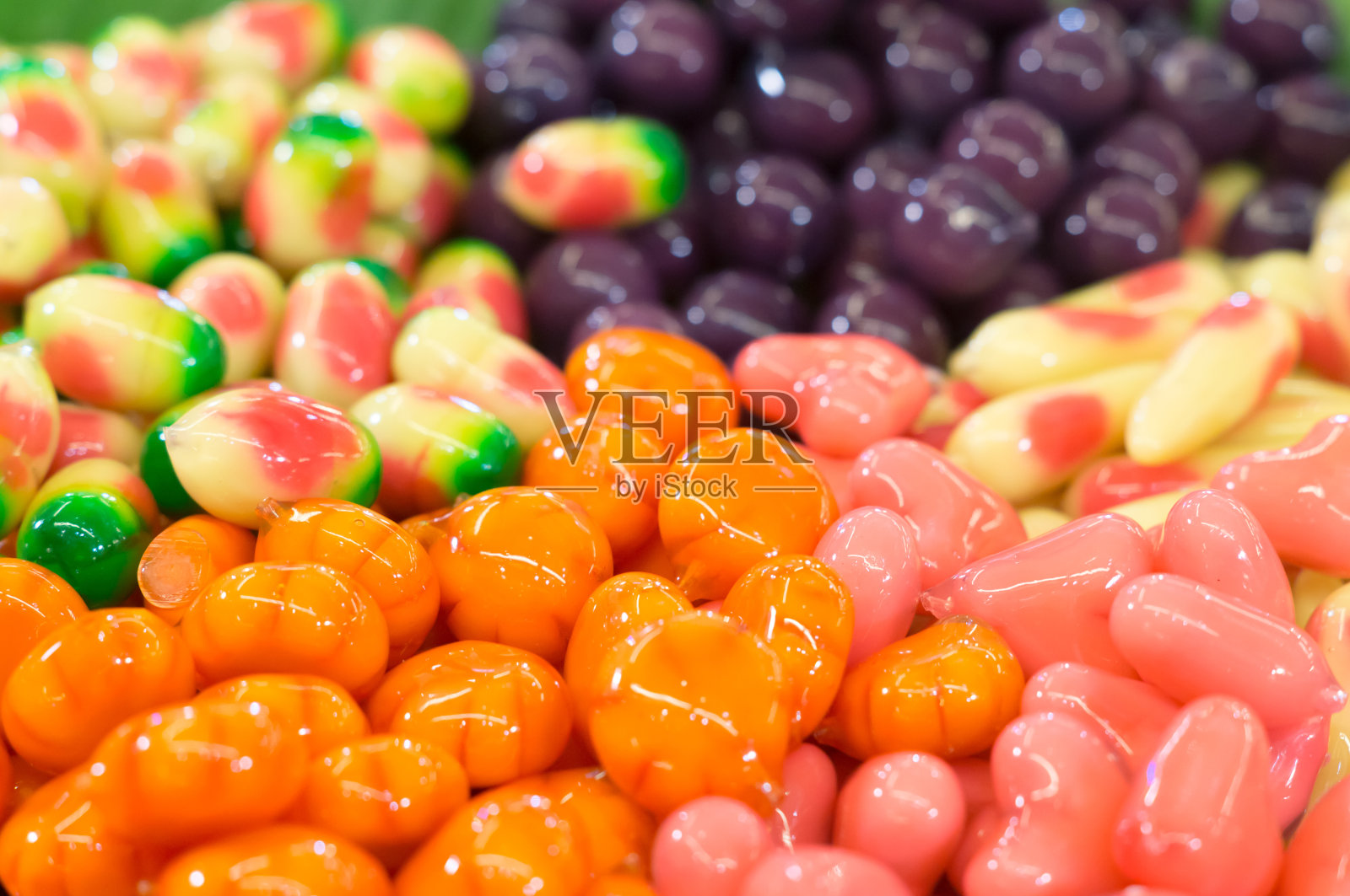 由绿豆制成的五颜六色的泰国甜点照片摄影图片