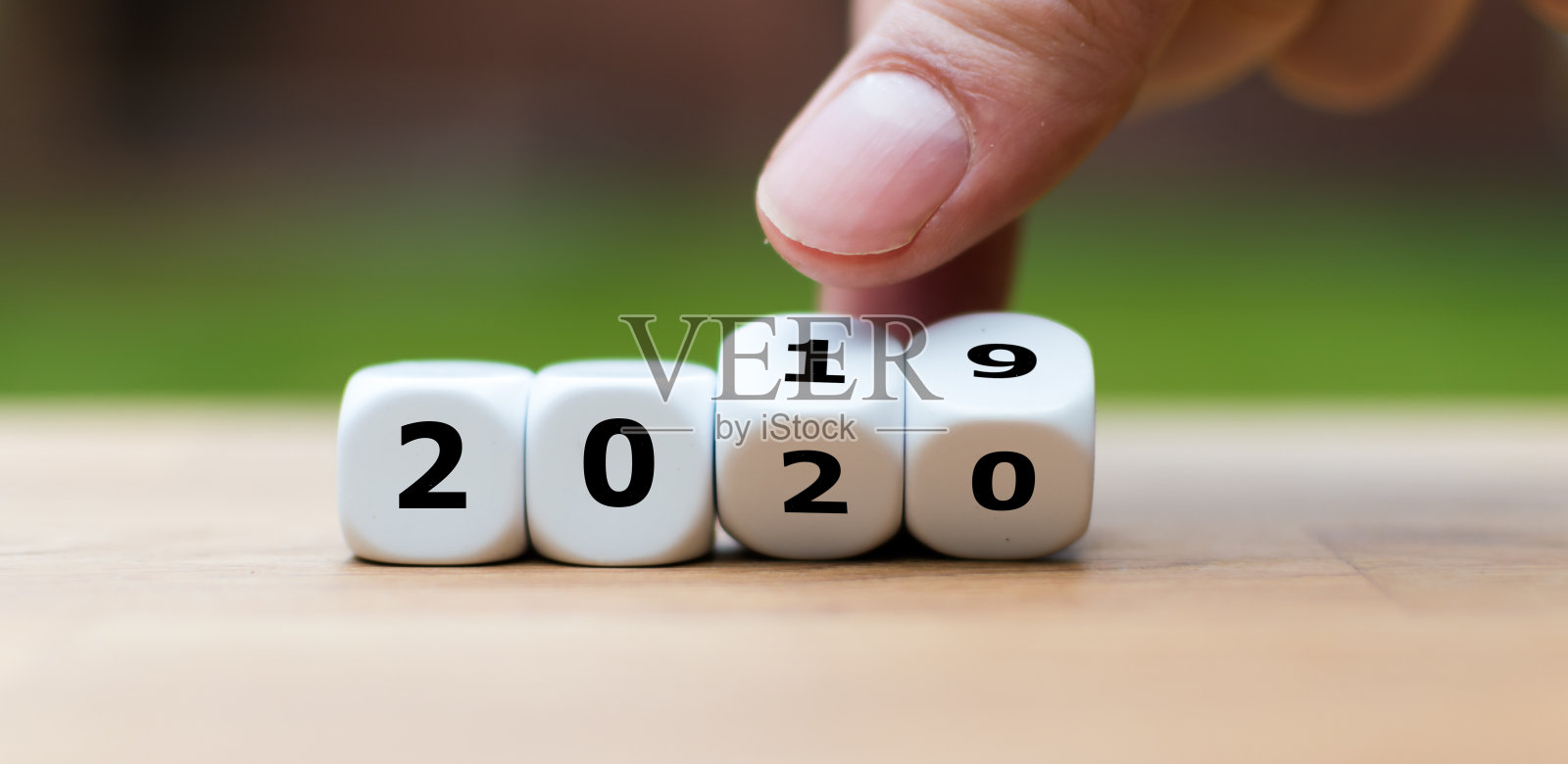 骰子象征着到2020年的变化照片摄影图片