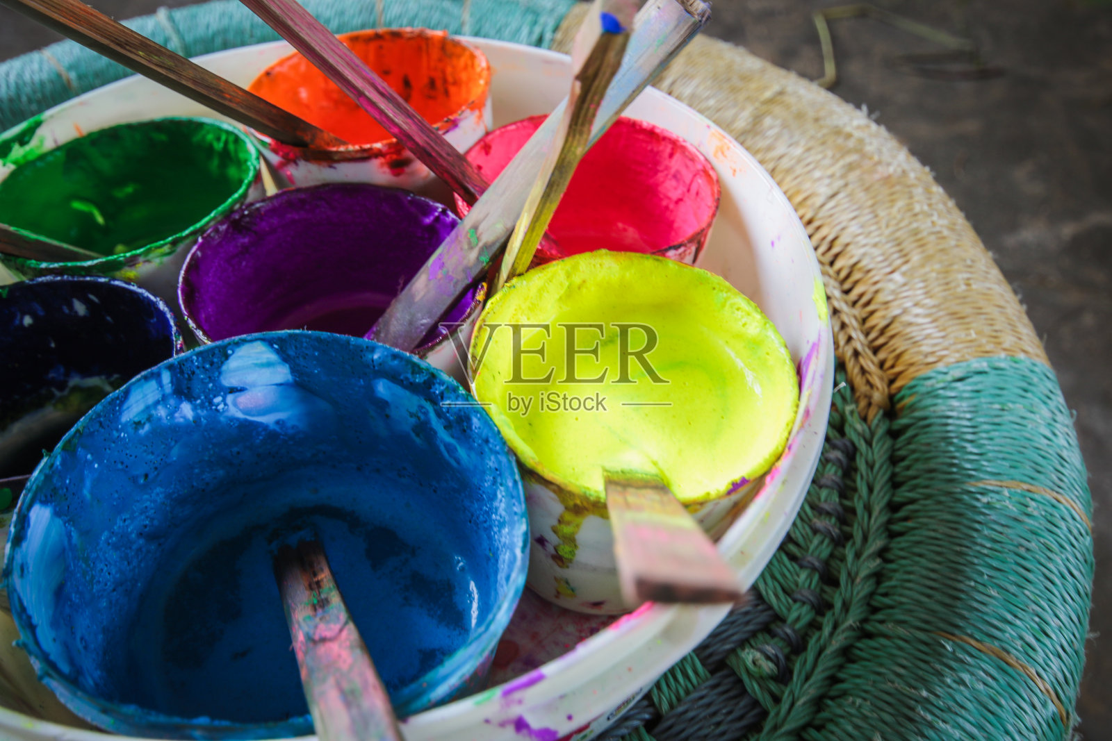 印度胡里节的霓虹颜色照片摄影图片